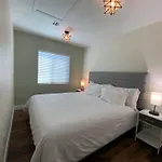 Buddha Gem, Central 6 Bed Room Luxury Home With Pool Hot Tub Game Room And Much More
